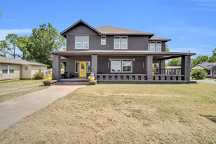 805 E Wise St, Bowie, TX 76230 - Photo 1