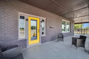 805 E Wise St, Bowie, TX 76230 - Photo 3