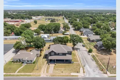 805 E Wise Street, Bowie, TX 76230 - Photo 31