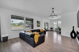 805 E Wise St, Bowie, TX 76230 - Photo 5