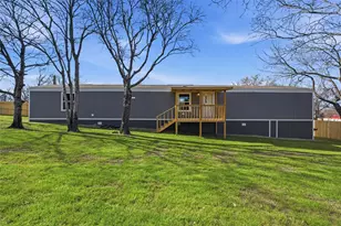 618 E 6th St, Blum, TX 76627 - Photo 1