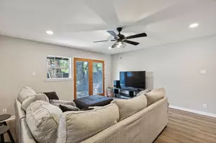 2312 Valleywood Dr, Carrollton, TX 75006 - Photo 9