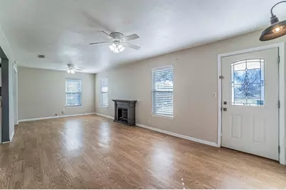 900 Elizabeth Boulevard, Granbury, TX 76048 - Photo 3