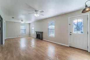 900 Elizabeth Blvd, Granbury, TX 76048 - Photo 3