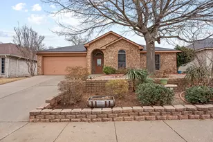 1029 Hidden Lake Dr, Burleson, TX 76028 - Photo 1