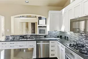 4226 Spyglass Hill Ln, Irving, TX 75038 - Photo 9