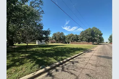 201 Sloan Street, Whitesboro, TX 76273 - Photo 3