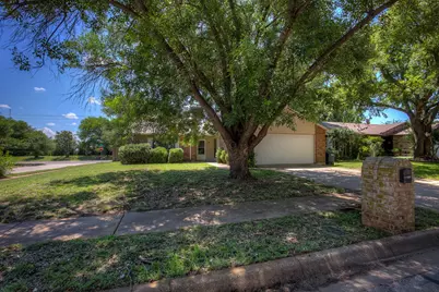 7801 Summerglen Road, Fort Worth, TX 76133 - Photo 3