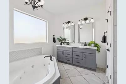 318 W Willingham Street, Cleburne, TX 76033 - Photo 11