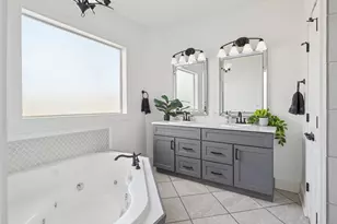 318 W Willingham St, Cleburne, TX 76033 - Photo 11