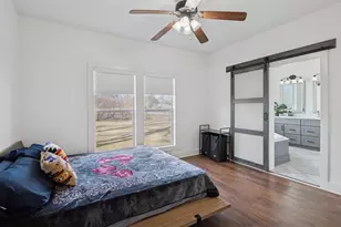 318 W Willingham St, Cleburne, TX 76033 - Photo 9