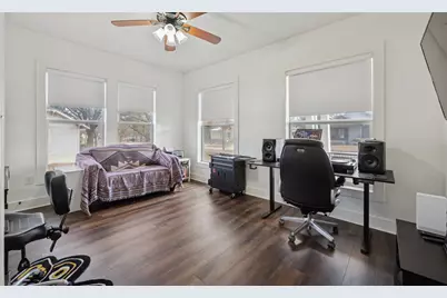 318 W Willingham Street, Cleburne, TX 76033 - Photo 15