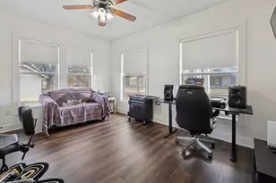 318 W Willingham St, Cleburne, TX 76033 - Photo 15