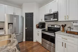 318 W Willingham St, Cleburne, TX 76033 - Photo 21