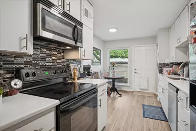 13641 Flagstone Lane, Dallas, TX 75240 - Photo 11