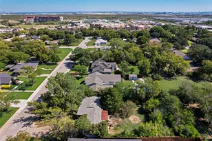 826 E Texas St, Grapevine, TX 76051 - Photo 7