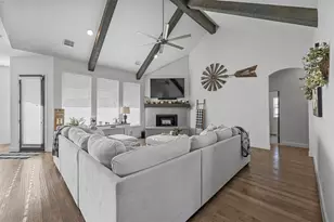 129 Southern Ct, Springtown, TX 76082 - Photo 9