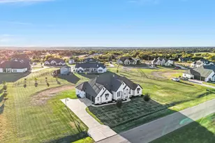 129 Southern Ct, Springtown, TX 76082 - Photo 1