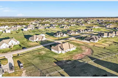 129 Southern Court, Springtown, TX 76082 - Photo 35