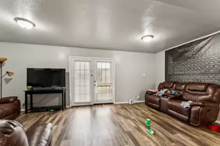 2401 Doreen St, Grand Prairie, TX 75050 - Photo 3