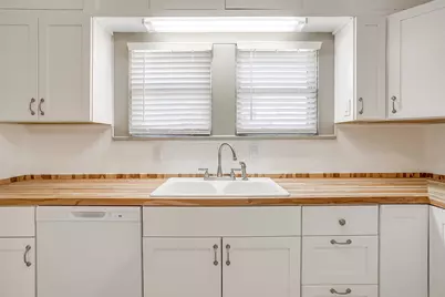 911 W Chambers Street, Cleburne, TX 76033 - Photo 21