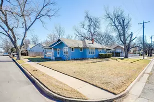 911 W Chambers St, Cleburne, TX 76033 - Photo 5