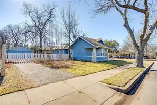 911 W Chambers St, Cleburne, TX 76033 - Photo 3