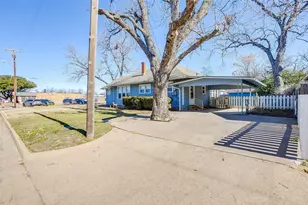 911 W Chambers St, Cleburne, TX 76033 - Photo 39