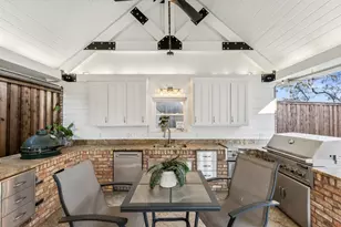 907 S Robinson St, Cleburne, TX 76031 - Photo 35