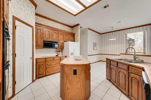 2404 Wilkes Dr, Colleyville, TX 76034 - Photo 9