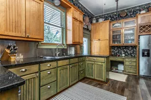 319 S Denton St, Gainesville, TX 76240 - Photo 9