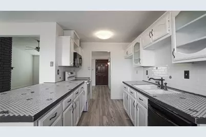 2115 Chatsworth Road, Carrollton, TX 75007 - Photo 9