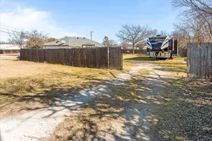 203 W Lee Ave, Whitney, TX 76692 - Photo 11