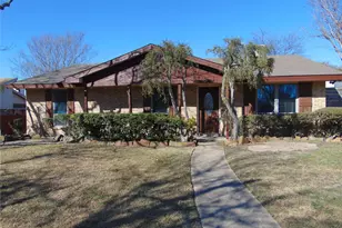 10835 Hayfield Dr, Dallas, TX 75238 - Photo 21