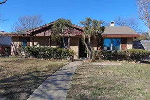 10835 Hayfield Dr, Dallas, TX 75238 - Photo 19