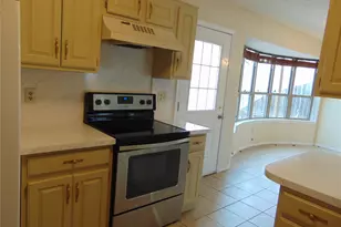 10835 Hayfield Dr, Dallas, TX 75238 - Photo 9