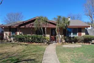 10835 Hayfield Dr, Dallas, TX 75238 - Photo 27