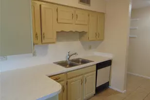 10835 Hayfield Dr, Dallas, TX 75238 - Photo 9