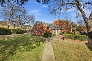 907 Roaring Springs Rd, Fort Worth, TX 76114 - Photo 3