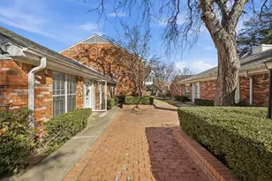 907 Roaring Springs Rd, Fort Worth, TX 76114 - Photo 3