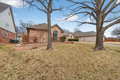 3211 Summergrove Drive, Arlington, TX 76001 - Photo 5