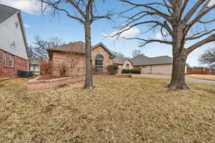 3211 Summergrove Dr, Arlington, TX 76001 - Photo 5