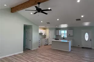 530 Lois Cir, Granbury, TX 76049 - Photo 3