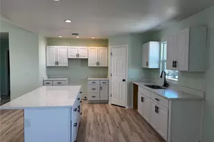 530 Lois Cir, Granbury, TX 76049 - Photo 9