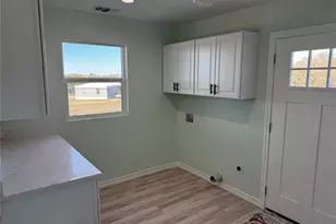 530 Lois Cir, Granbury, TX 76049 - Photo 13