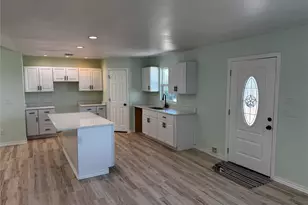 530 Lois Cir, Granbury, TX 76049 - Photo 11