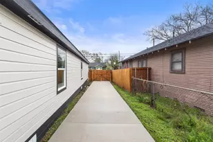 3719 Meadow St, Dallas, TX 75215 - Photo 25