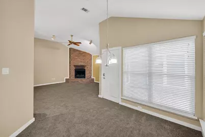 508 Valley Mills Drive, Arlington, TX 76018 - Photo 9