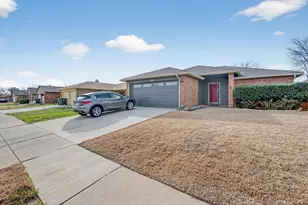 508 Valley Mills Dr, Arlington, TX 76018 - Photo 3