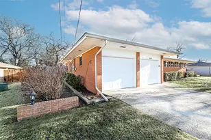 1403 Hulme St, Bowie, TX 76230 - Photo 5